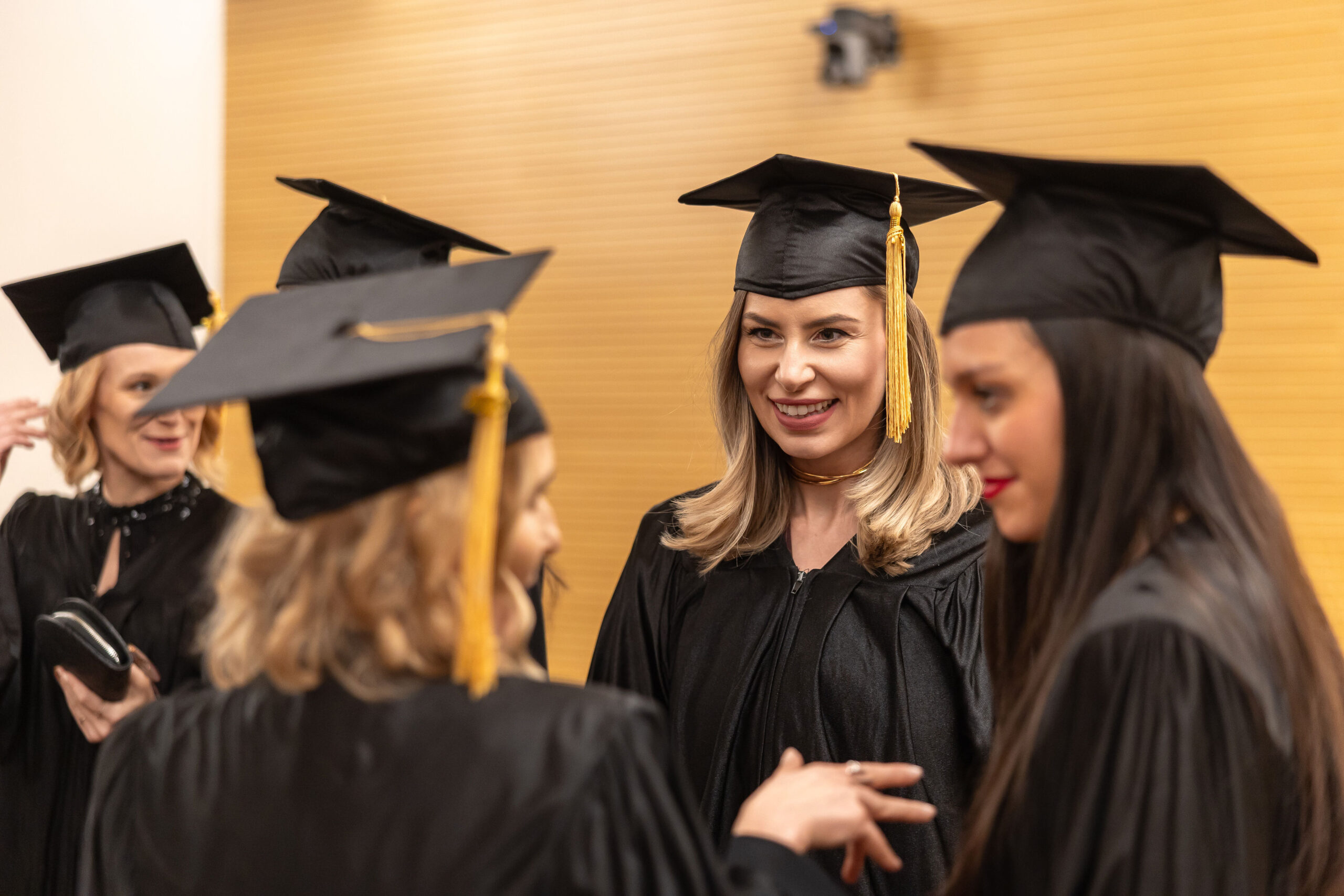 Nataša Uchytil se smeje